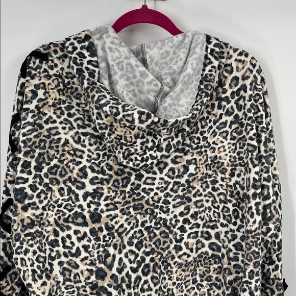 Victoria’s Secret Sport Cheetah Print Lace Up Sleeve Zip Up Sweatshirt Large - Picture 8 of 8